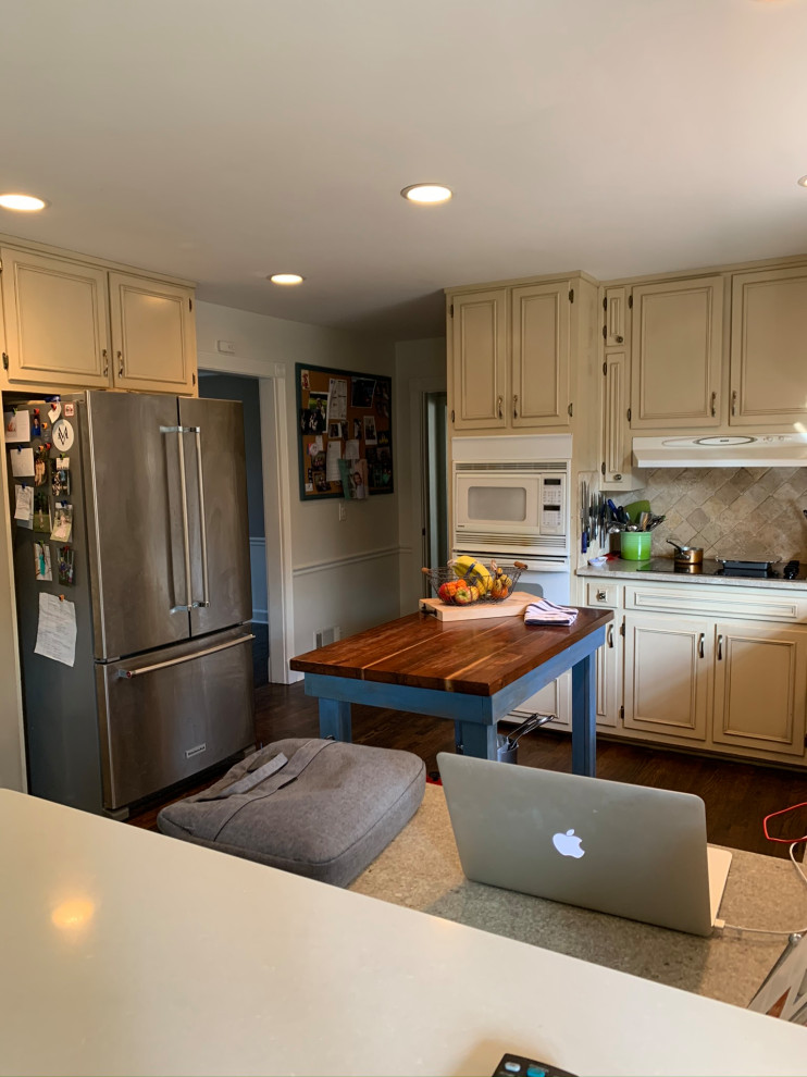 Transitional kitchen photo in Atlanta
