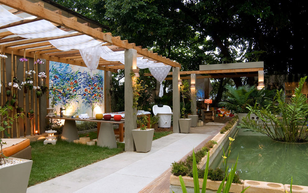 Inspiration for a tropical patio in Orlando.