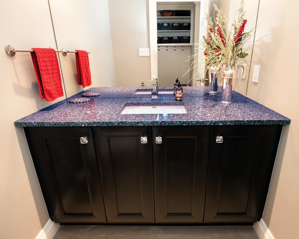 Bathroom - transitional bathroom idea in Ottawa