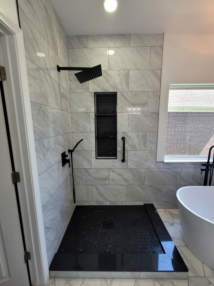 Black & White Toned Bathroom