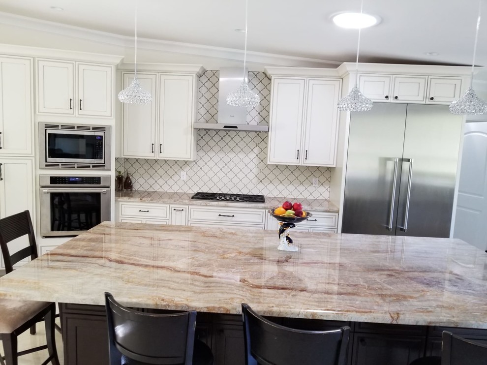 Transitional kitchen photo in Los Angeles