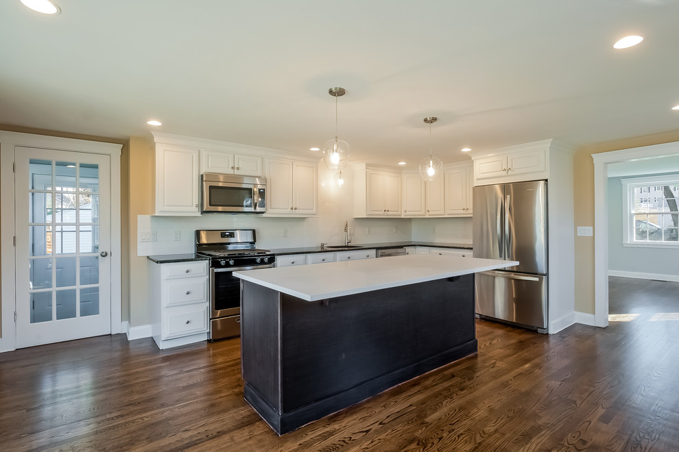 Kitchen - modern kitchen idea in Boston