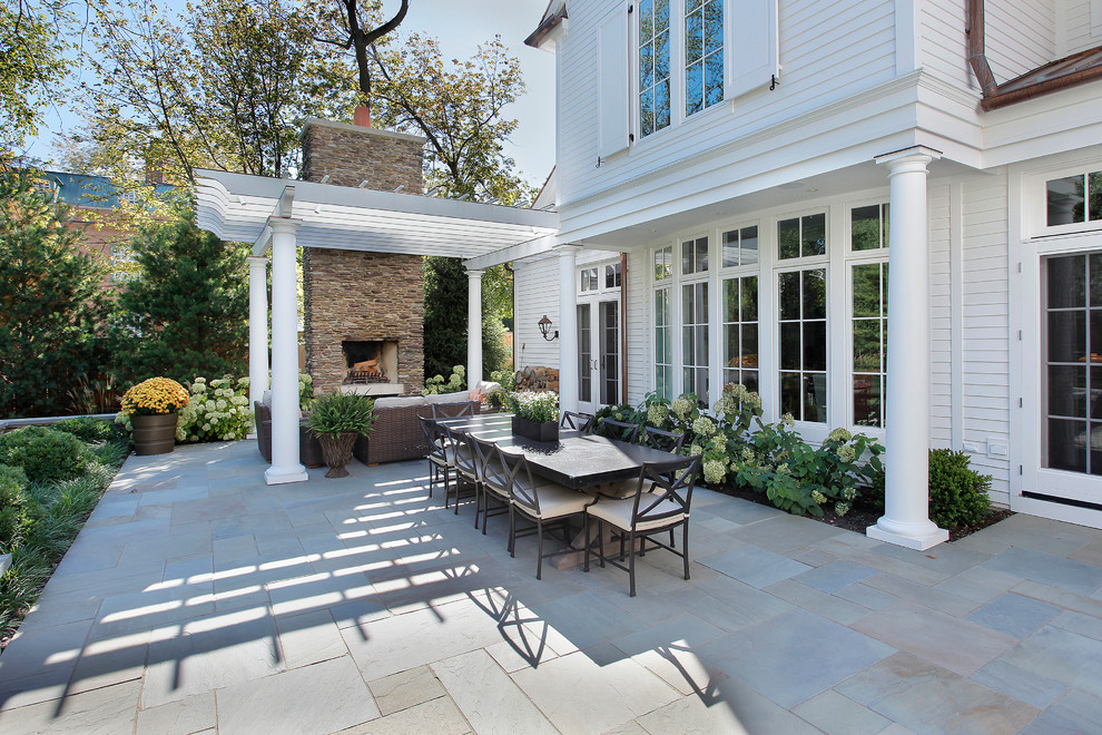 Design ideas for a transitional patio in Chicago.