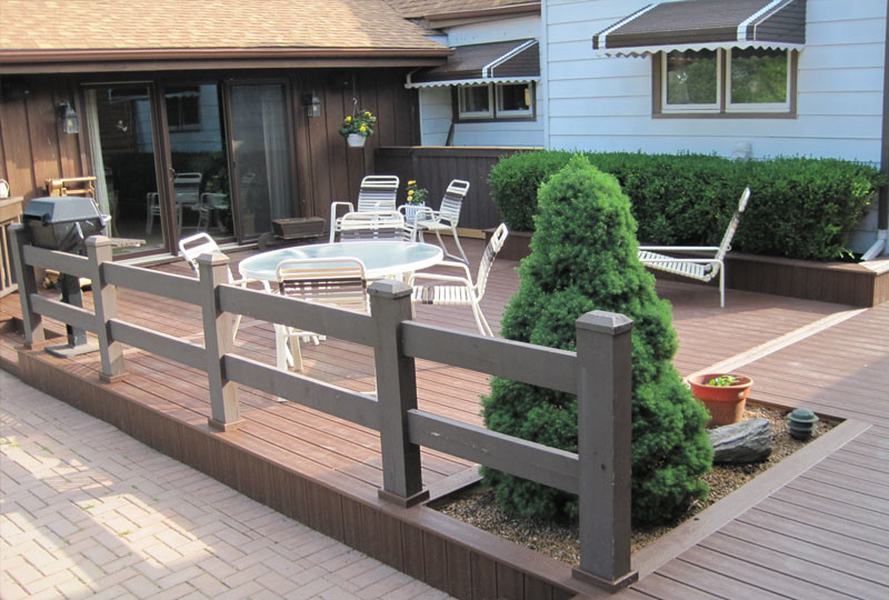 Deck - small rustic backyard deck idea in Chicago