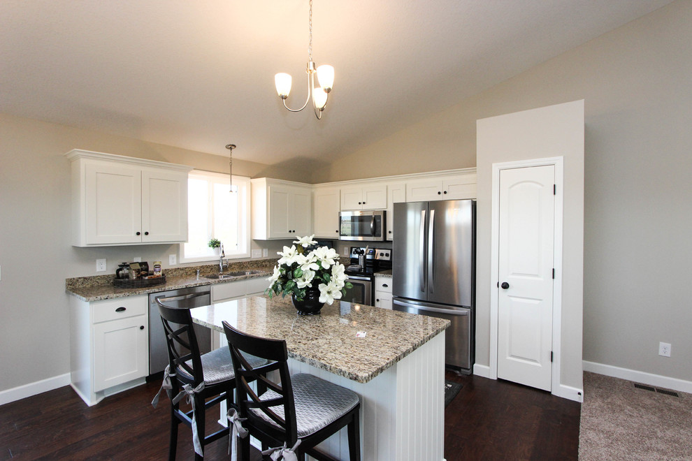 Inspiration for a transitional kitchen remodel in Minneapolis