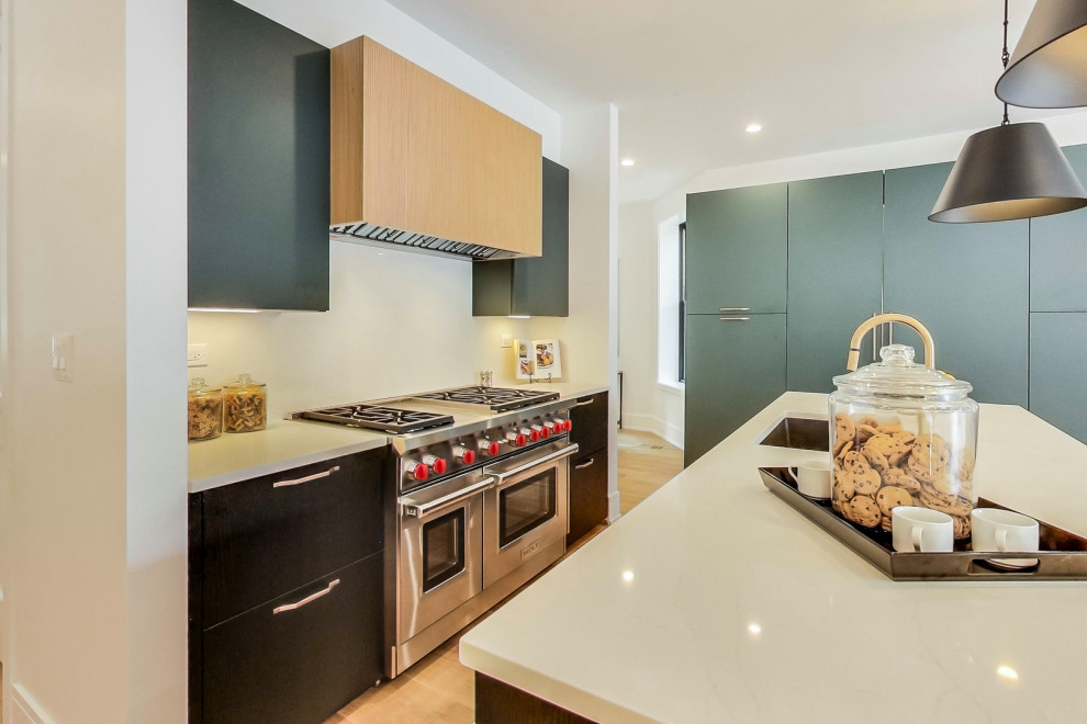 Two-Tone Kitchen With Professional-Grade Cooking Wall
