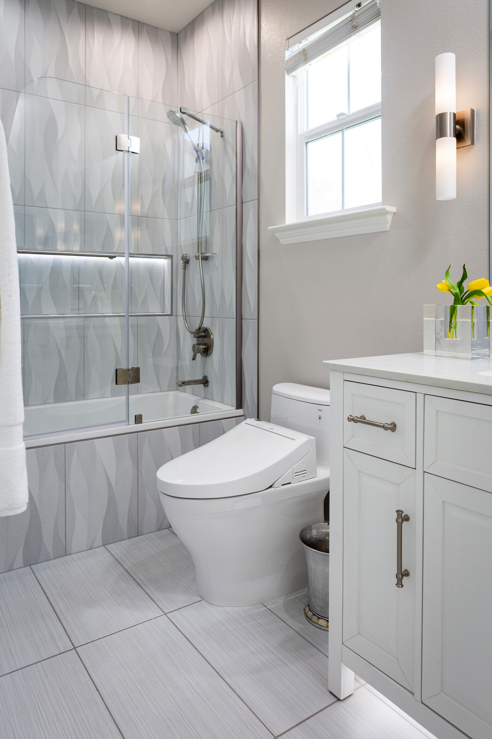Thousand Oaks Bath + Laundry Design