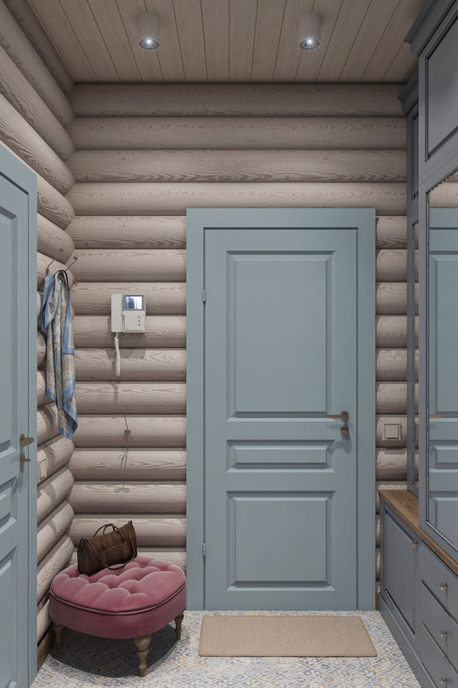Прихожая  и гардеробная в деревянном доме