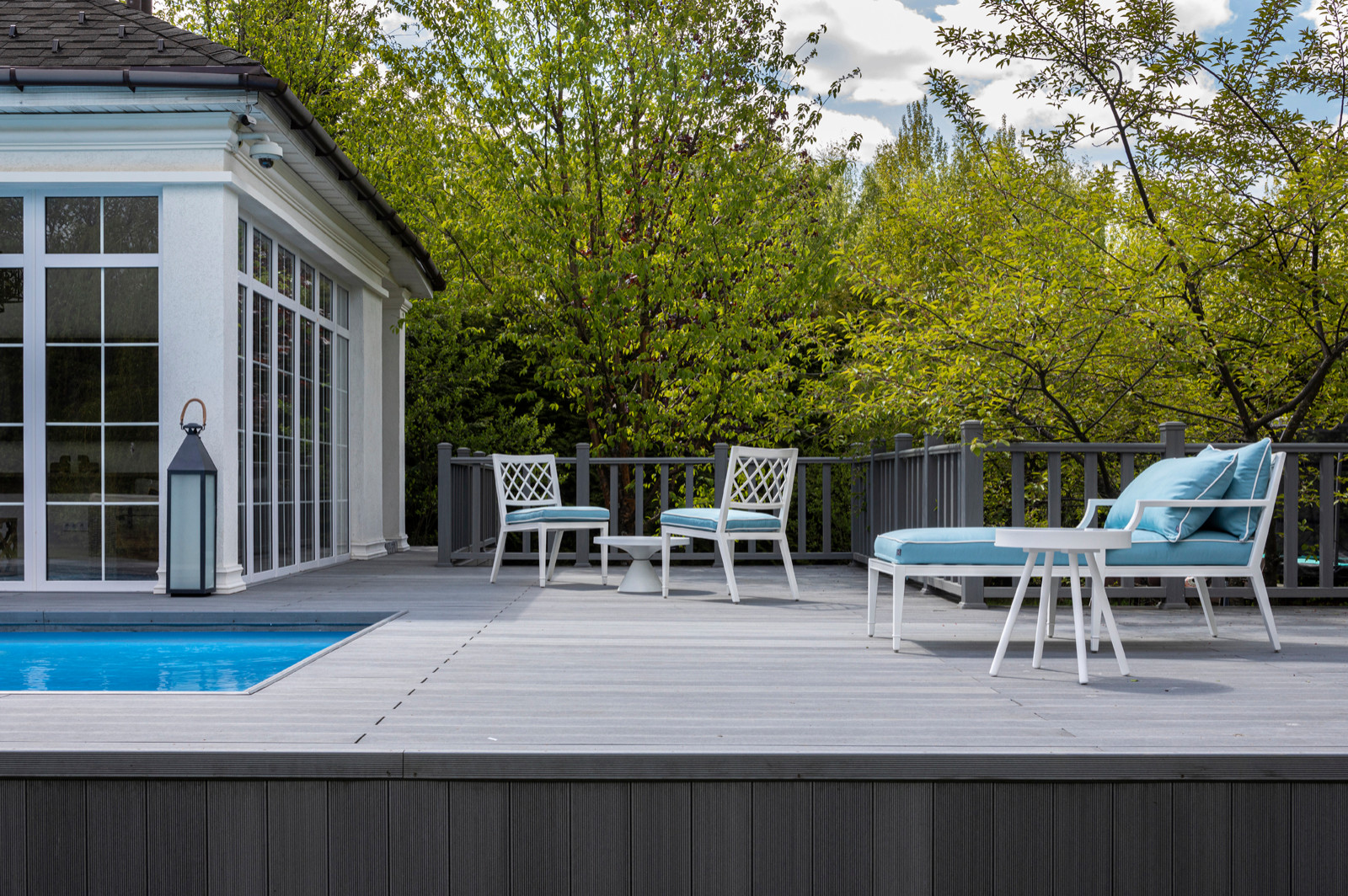 Павильон для отдыха с бассейном