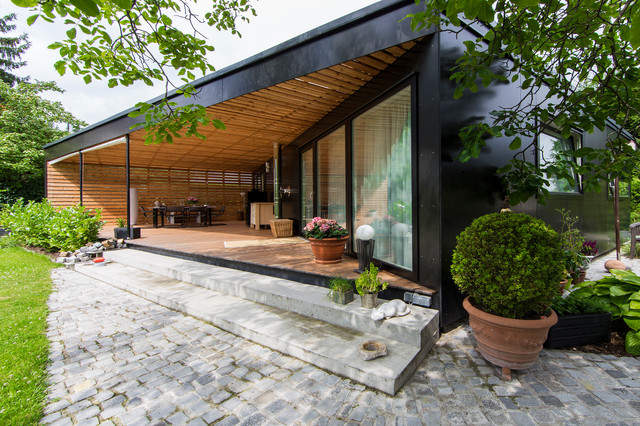 SOMMERHAUS mit Veranda moderno-terraza-y-balcon