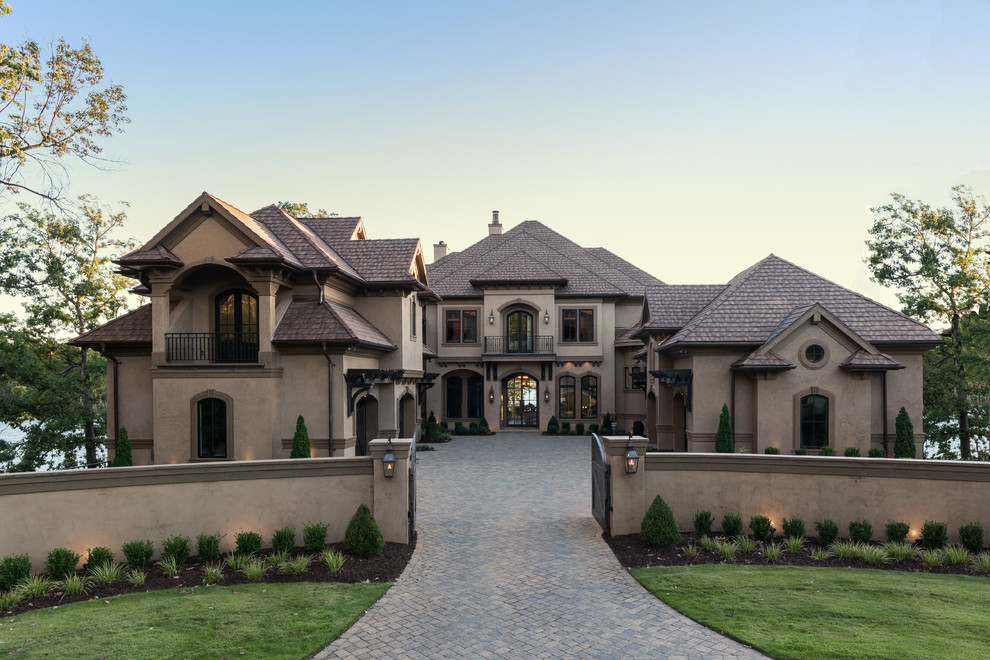 Example of a transitional home design design in Miami