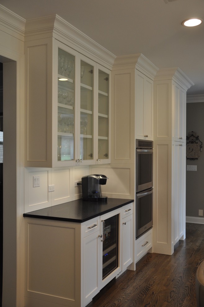 Inspiration for a transitional kitchen remodel in Chicago