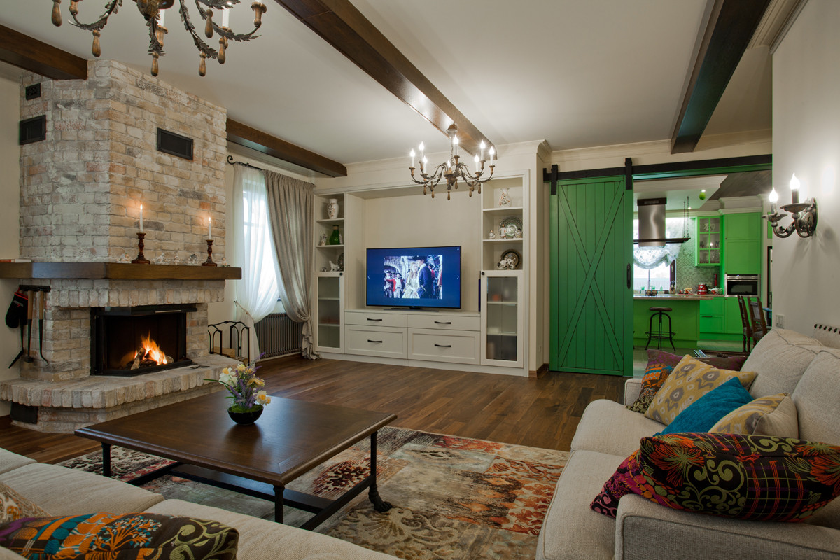 Домик у озера