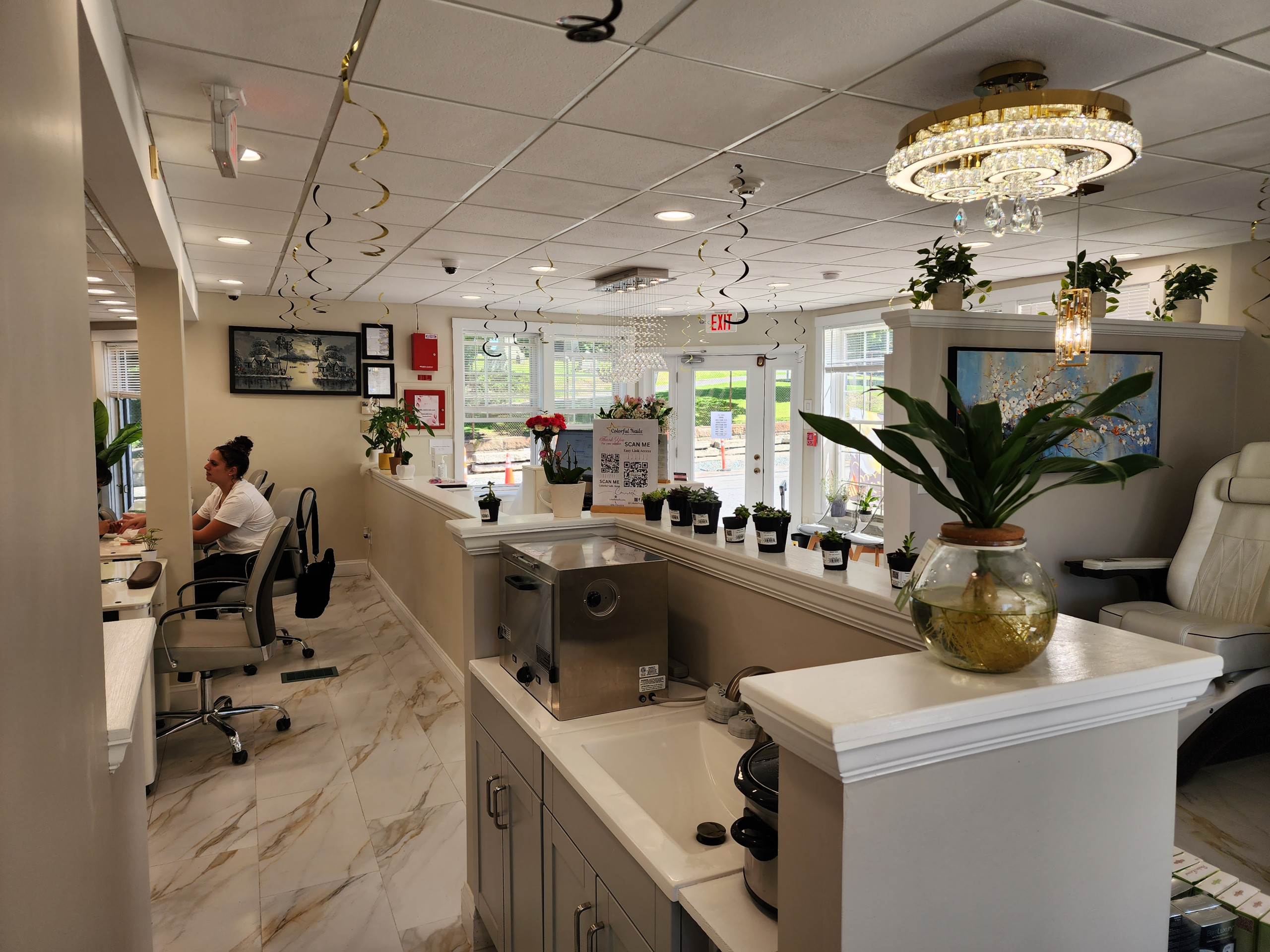 Colorful Nails Salon
