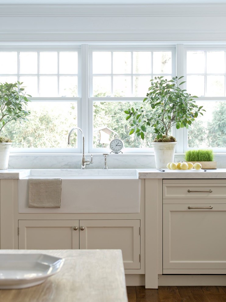 Inspiration for a large transitional l-shaped kitchen pantry in Denver with a drop-in sink, shaker cabinets, white cabinets, laminate benchtops, multi-coloured splashback, mosaic tile splashback, stainless steel appliances, dark hardwood floors and with island.