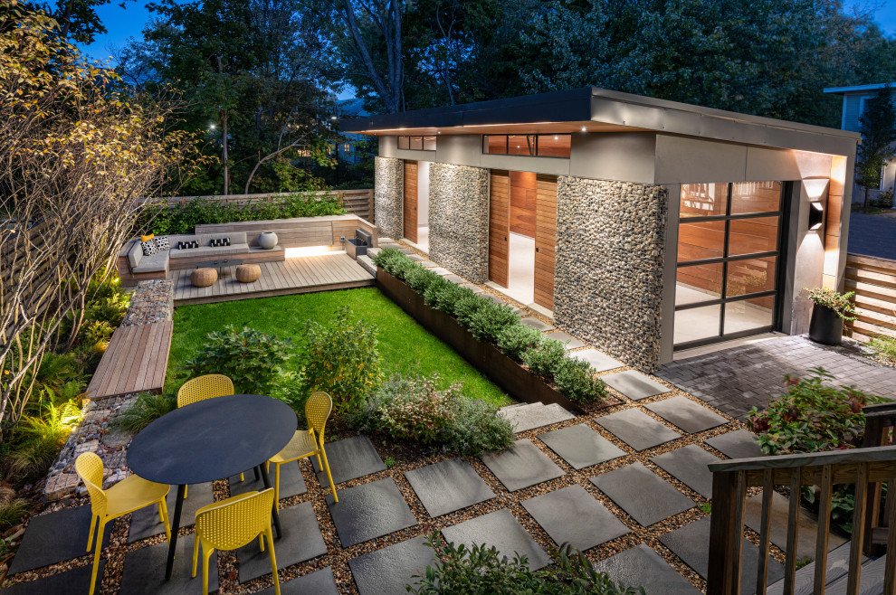 Inspiration for a transitional landscaping in Boston.