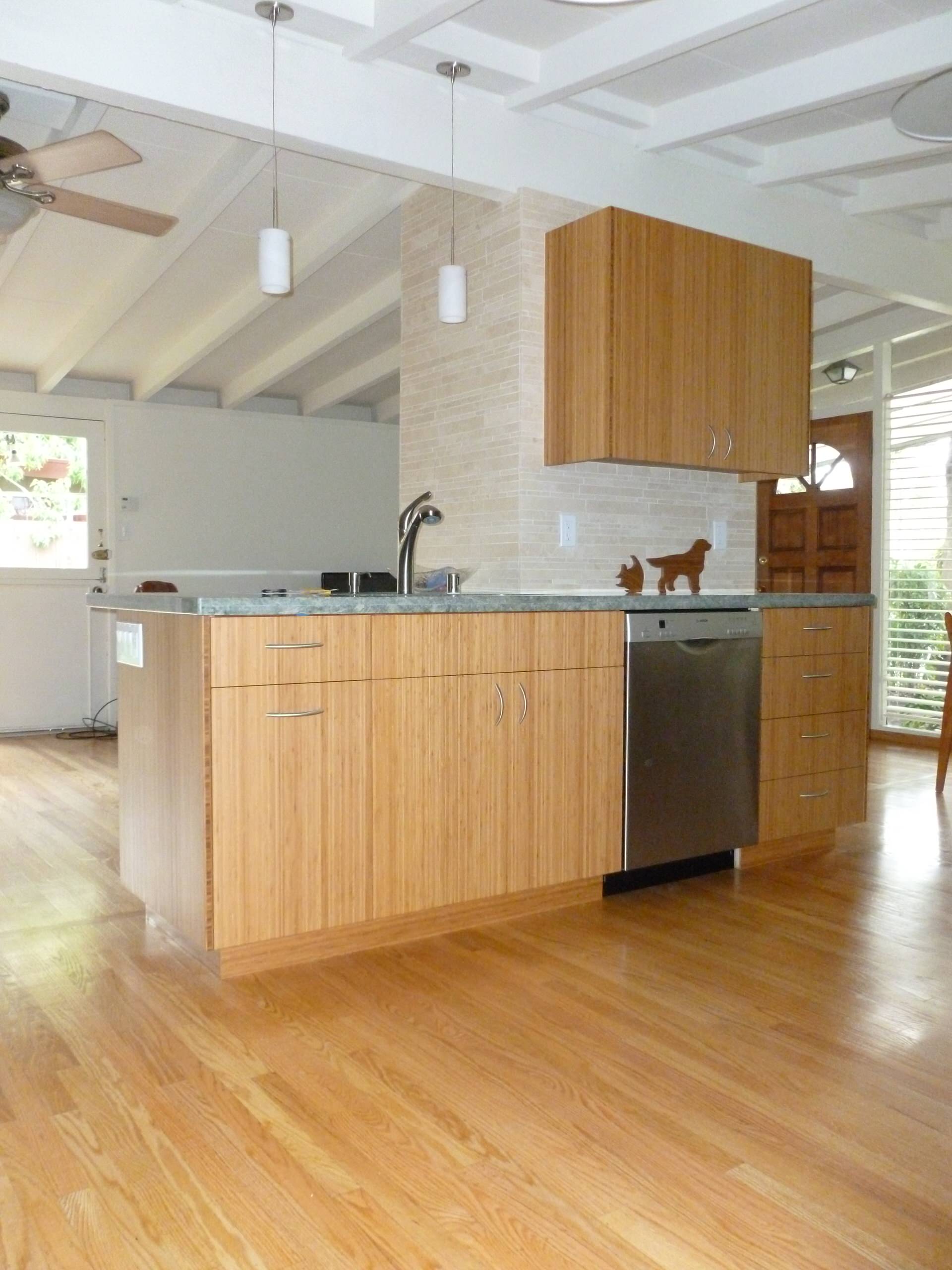 Contemporary Bamboo Kitchen in Mountain View (island)