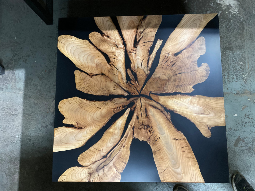 Журнальный стол из ореха