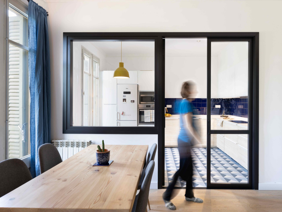 Design ideas for a medium sized contemporary open plan kitchen in Barcelona with medium hardwood flooring.