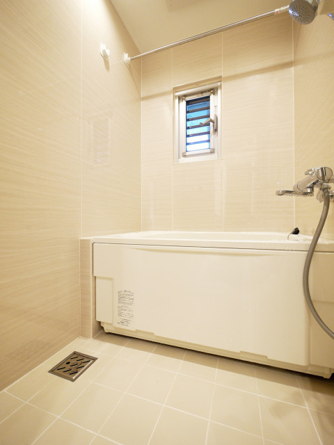 経年劣化のキッチンと水まわりも一新 skandinavisch-badezimmer