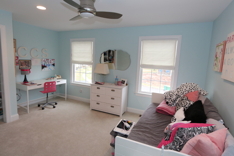 Photo of a mid-sized transitional guest bedroom in Philadelphia with blue walls and carpet.