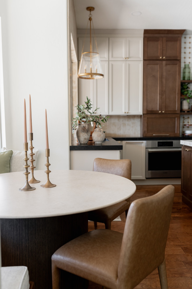 Transitional kitchen photo in Phoenix