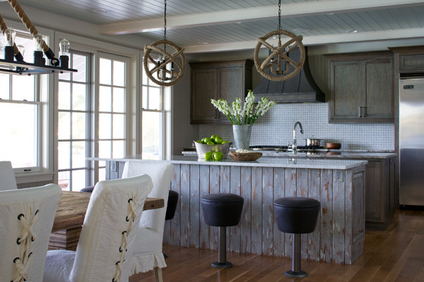 Kitchen - rustic kitchen idea in Grand Rapids