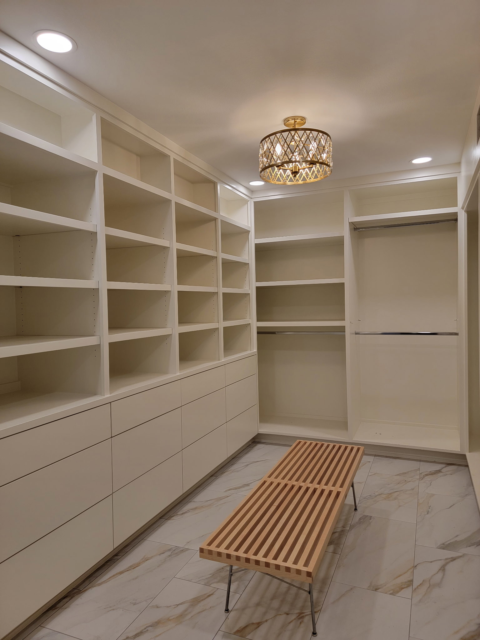 CONTEMPORARY MASTER BATHROOM WITH WALKING CLOSET