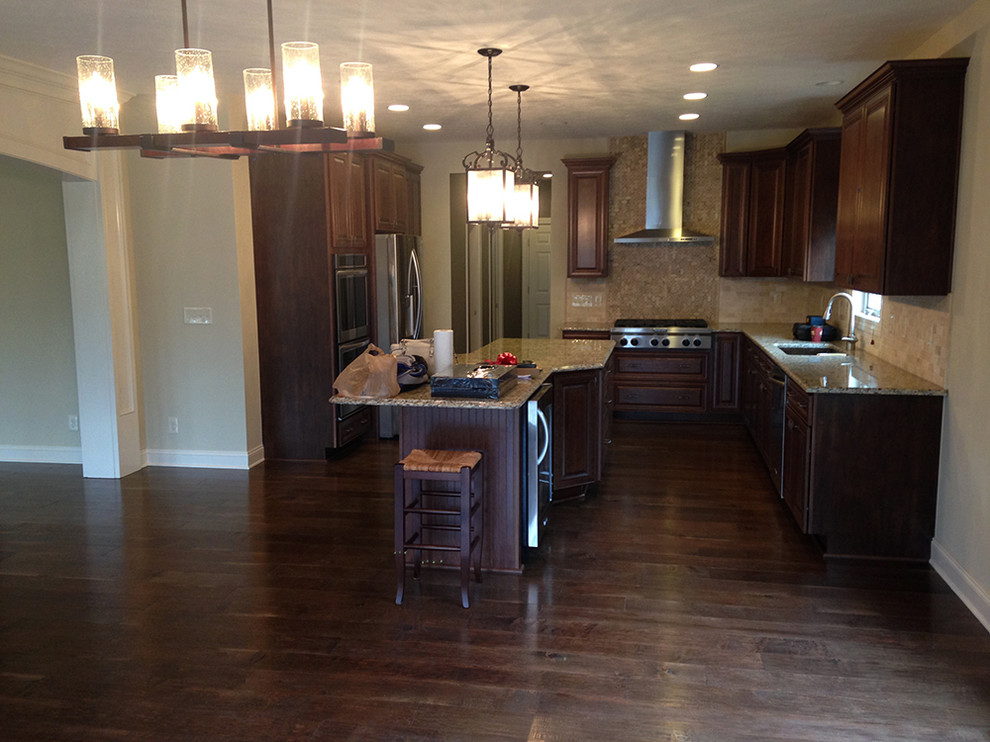 Transitional kitchen photo in Columbus