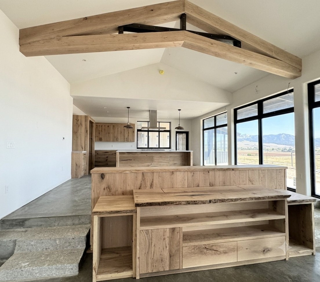 Dining room into kitchen