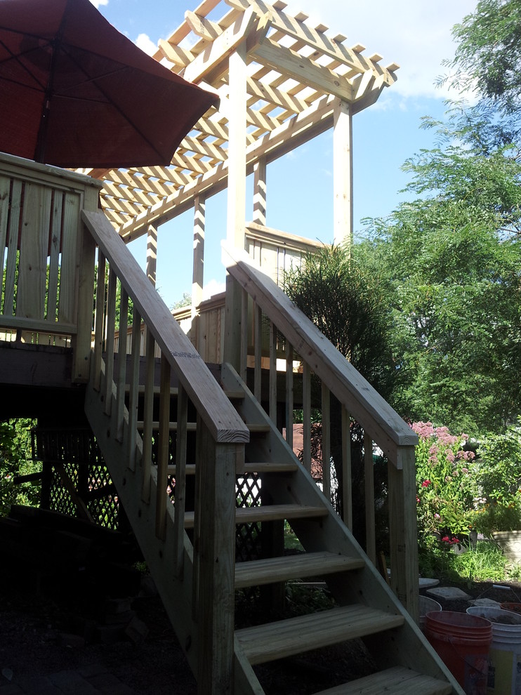 Transitional backyard deck photo in Columbus