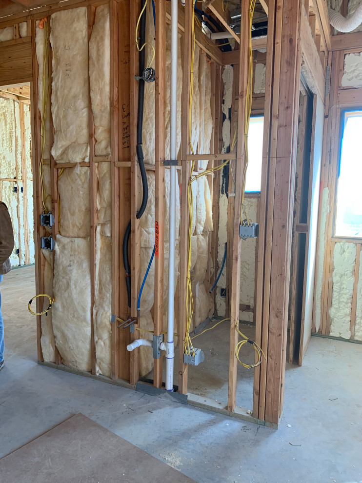 Transitional home design photo in Austin