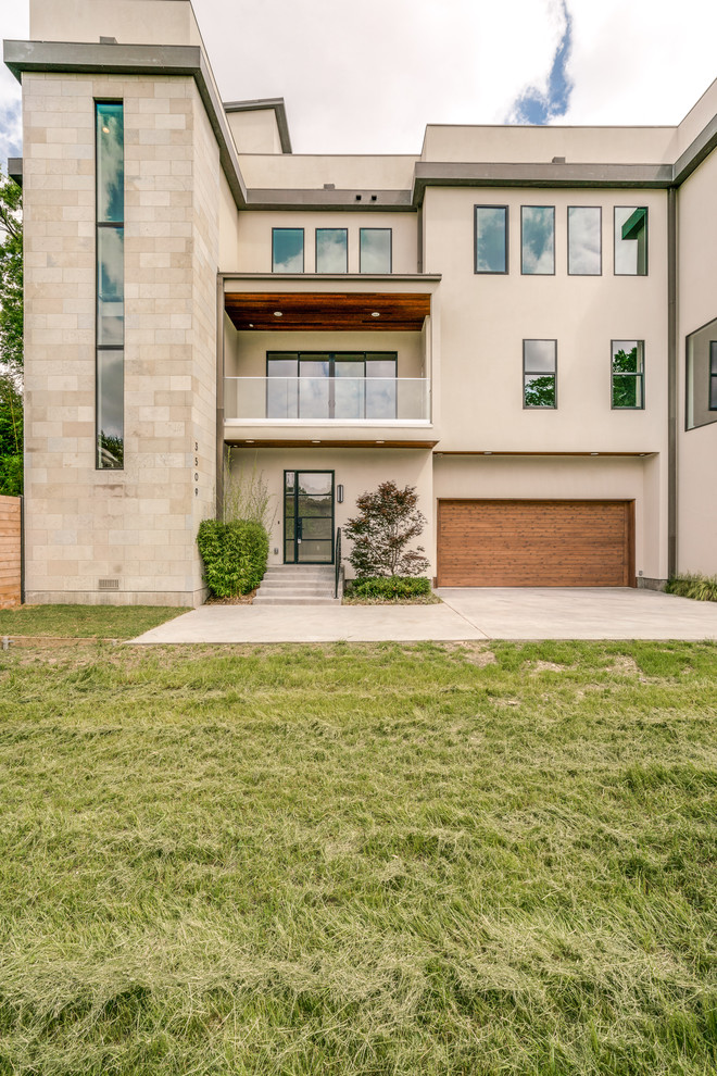 Mid-sized modern three-storey beige exterior in Dallas with mixed siding and a flat roof.