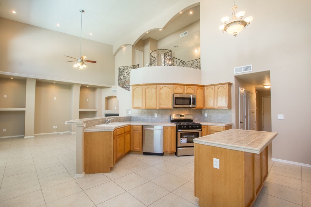 Example of a transitional kitchen design in Austin