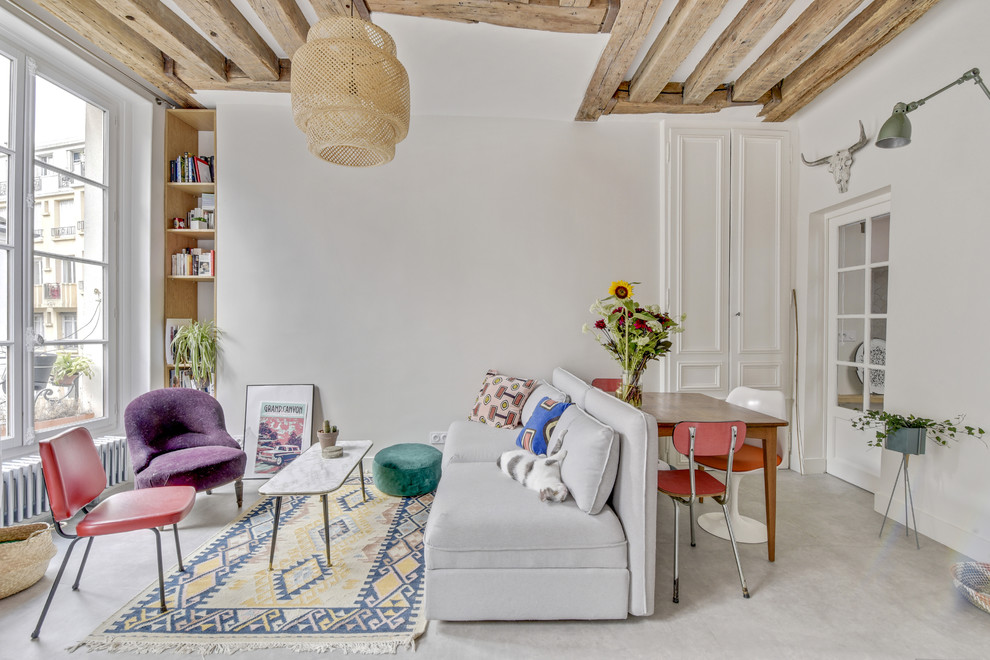 Photo of a traditional living room in Paris with white walls, grey floor and no fireplace.