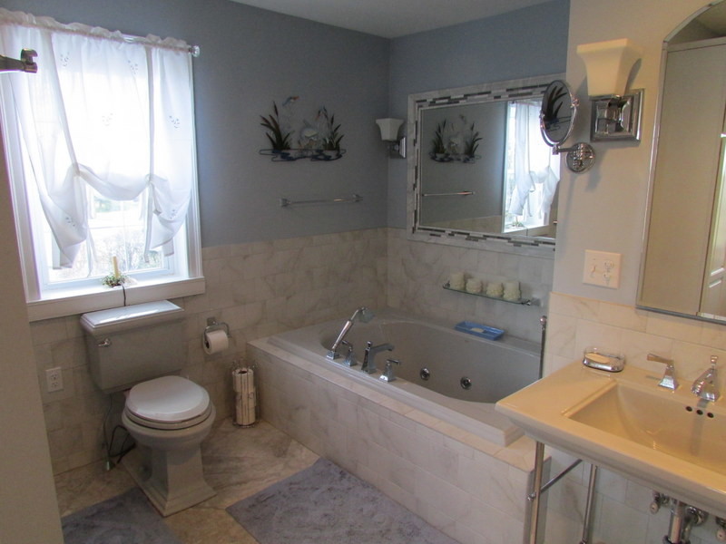 Home design - transitional home design idea