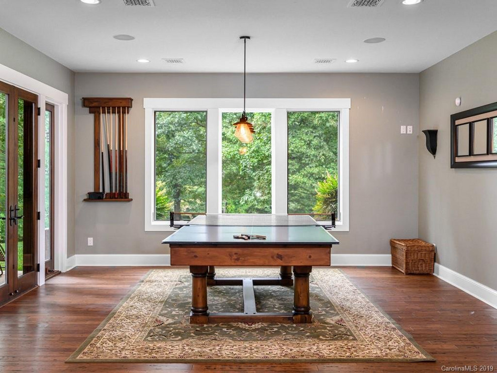 Home design - large rustic home design idea