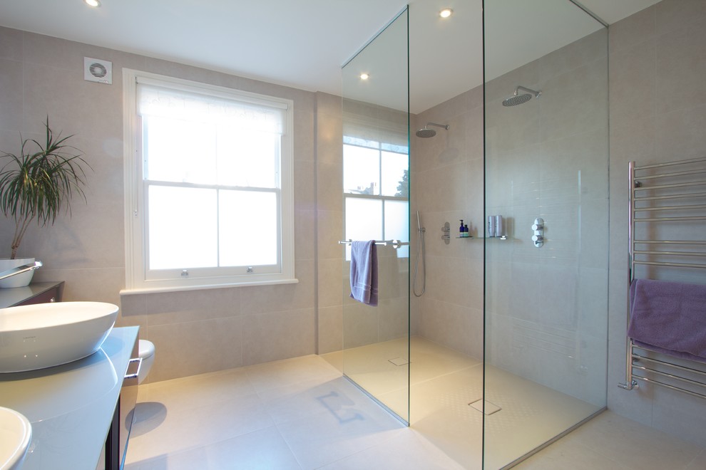 Contemporary bathroom in London with an open shower.