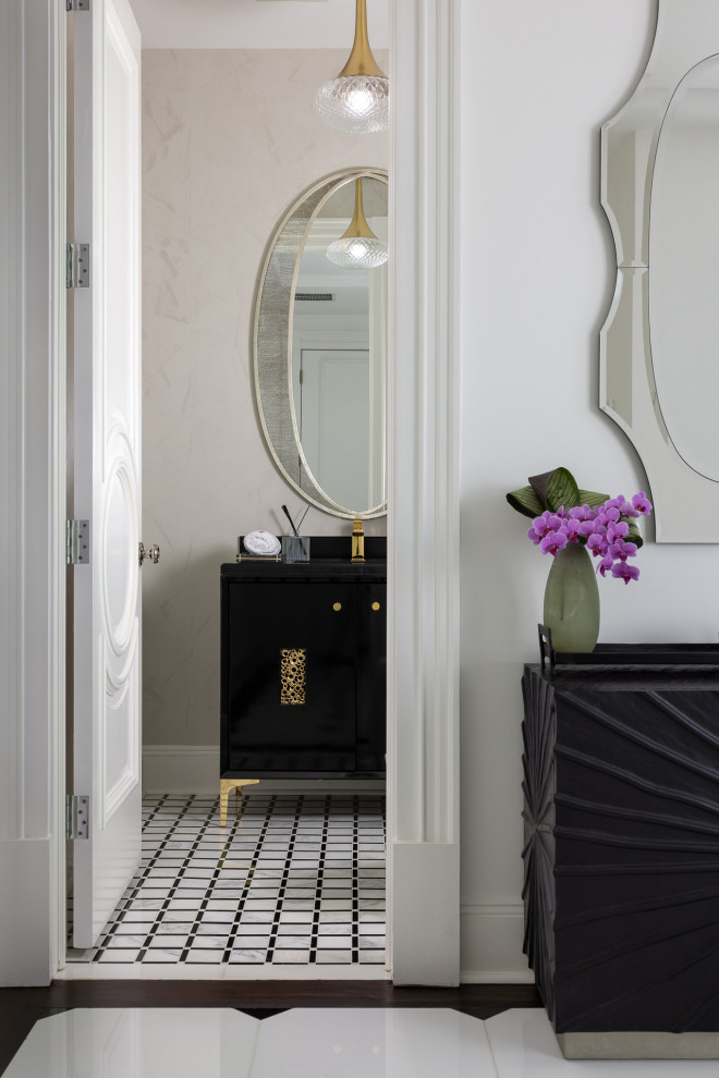 Foto di un piccolo bagno di servizio minimalista con consolle stile comò, ante nere, pareti beige, pavimento multicolore, top nero e mobile bagno freestanding