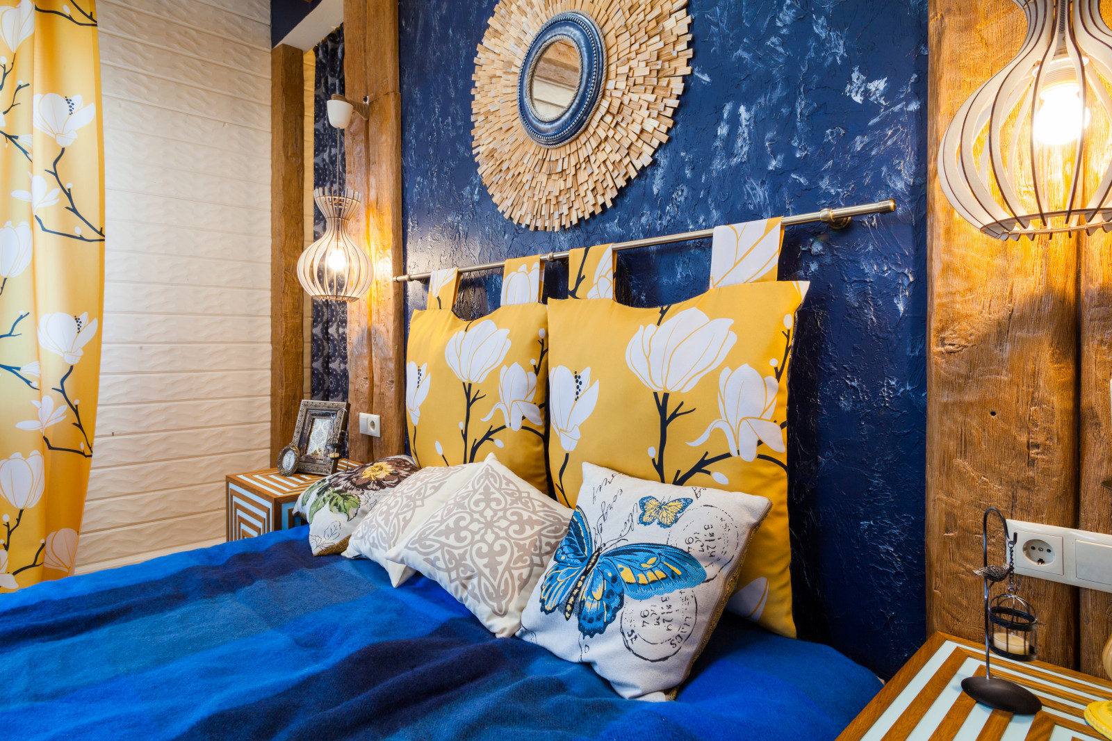 Яркие спальни