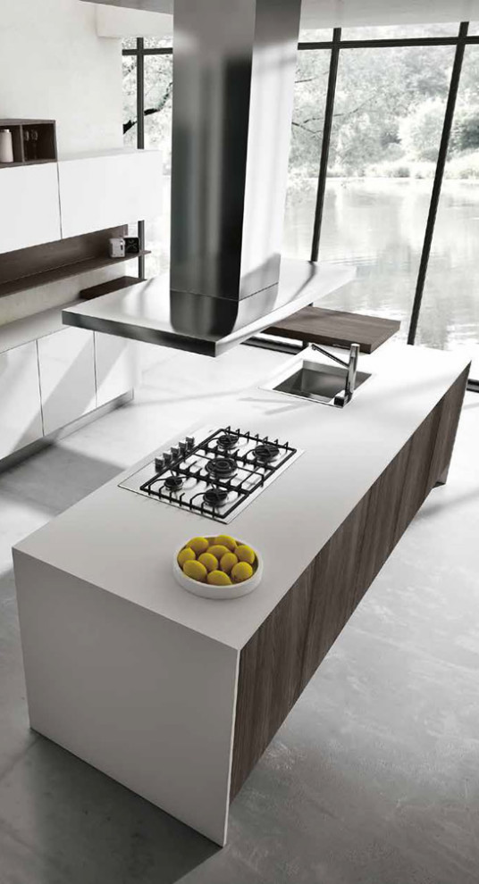 Inspiration för ett mellanstort funkis vit vitt kök, med släta luckor, vita skåp, integrerade vitvaror och grått golv