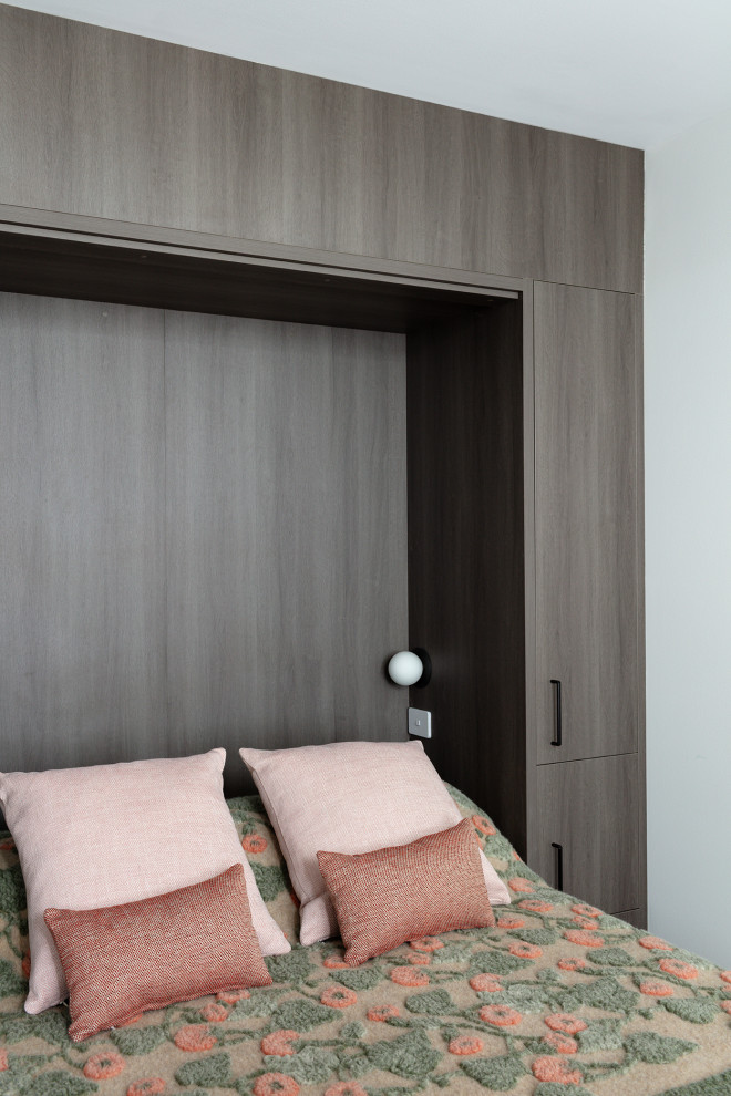 Photo of a contemporary bedroom in Brisbane.