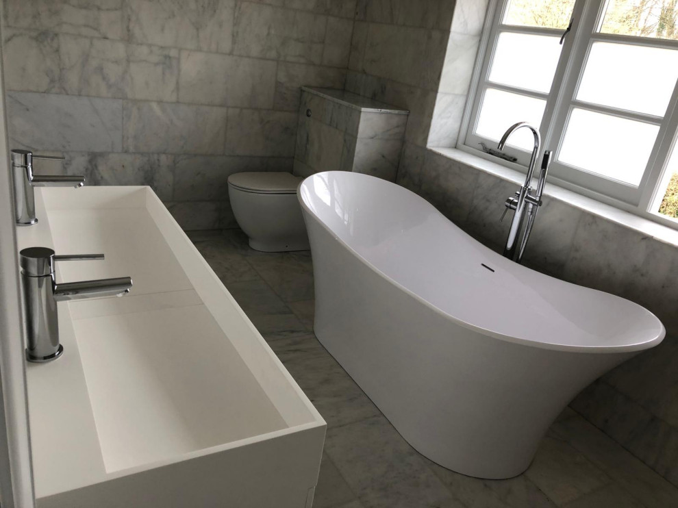 This is an example of a contemporary bathroom in Hertfordshire.