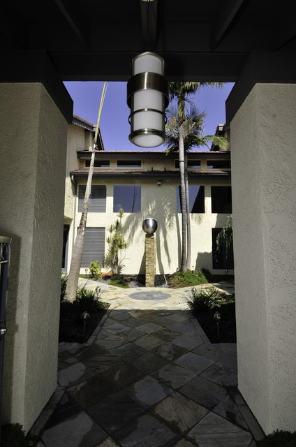 Front Courtyard modern-eingang