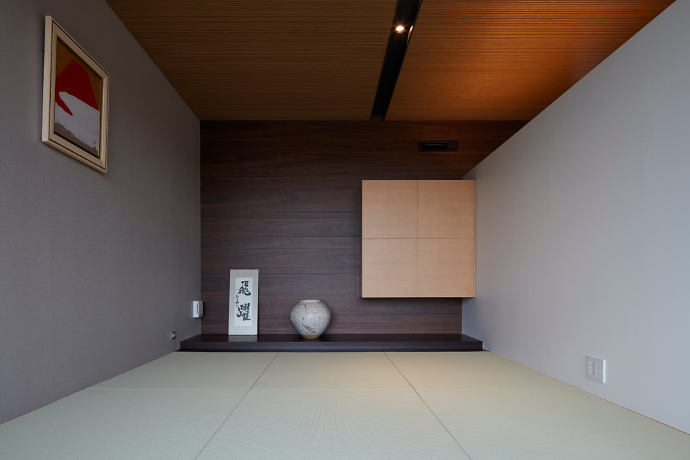 Design ideas for a family room in Tokyo.