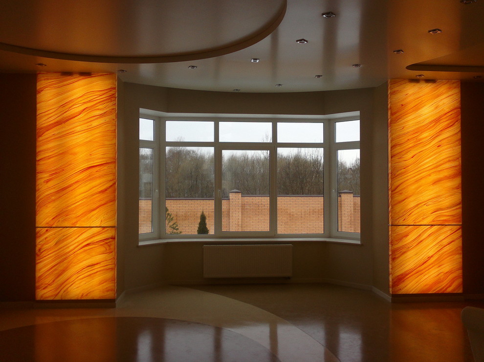 Колонны в загородном доме, из оникса