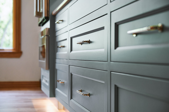 Transitional Kitchen nyklassisk-koekken