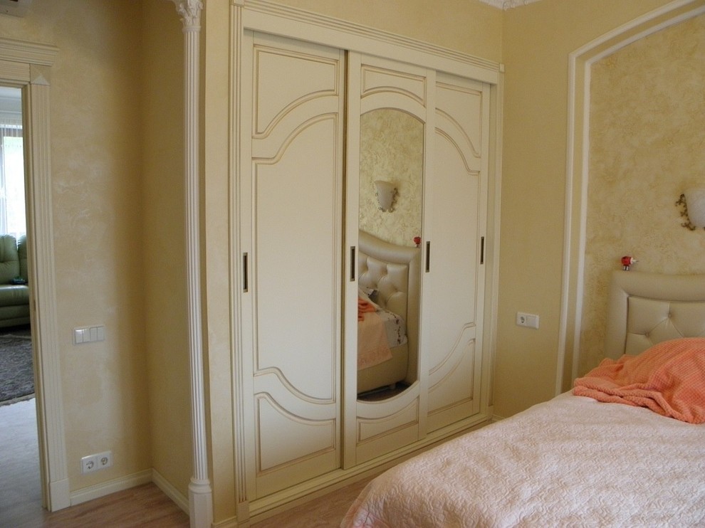 Классический шкаф купе