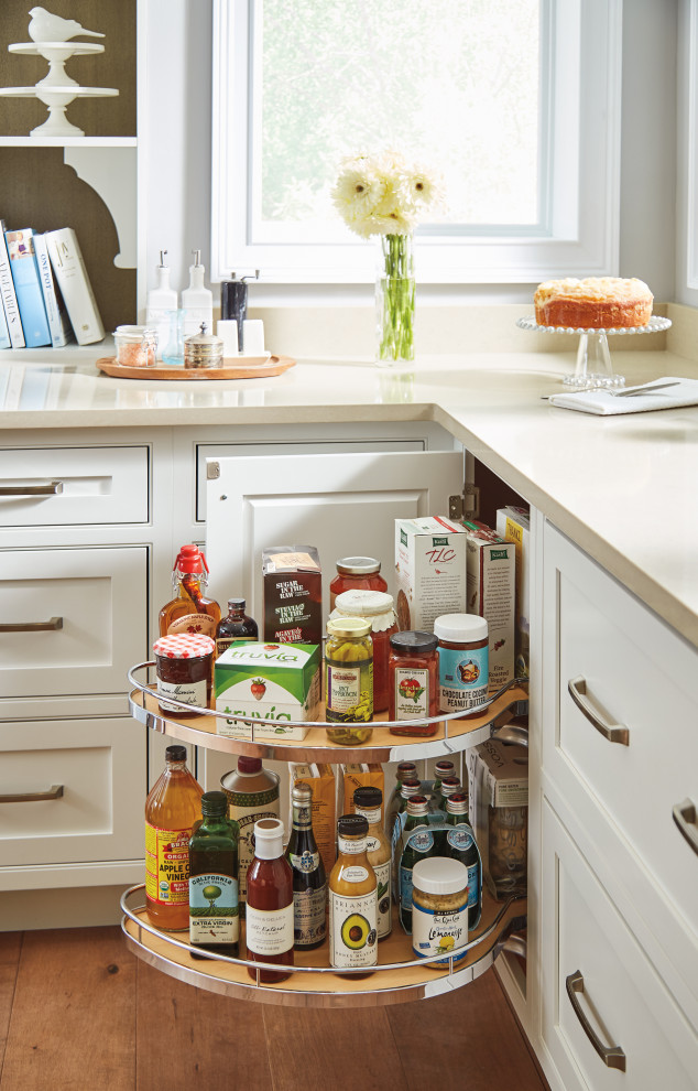 Kitchen - transitional kitchen idea