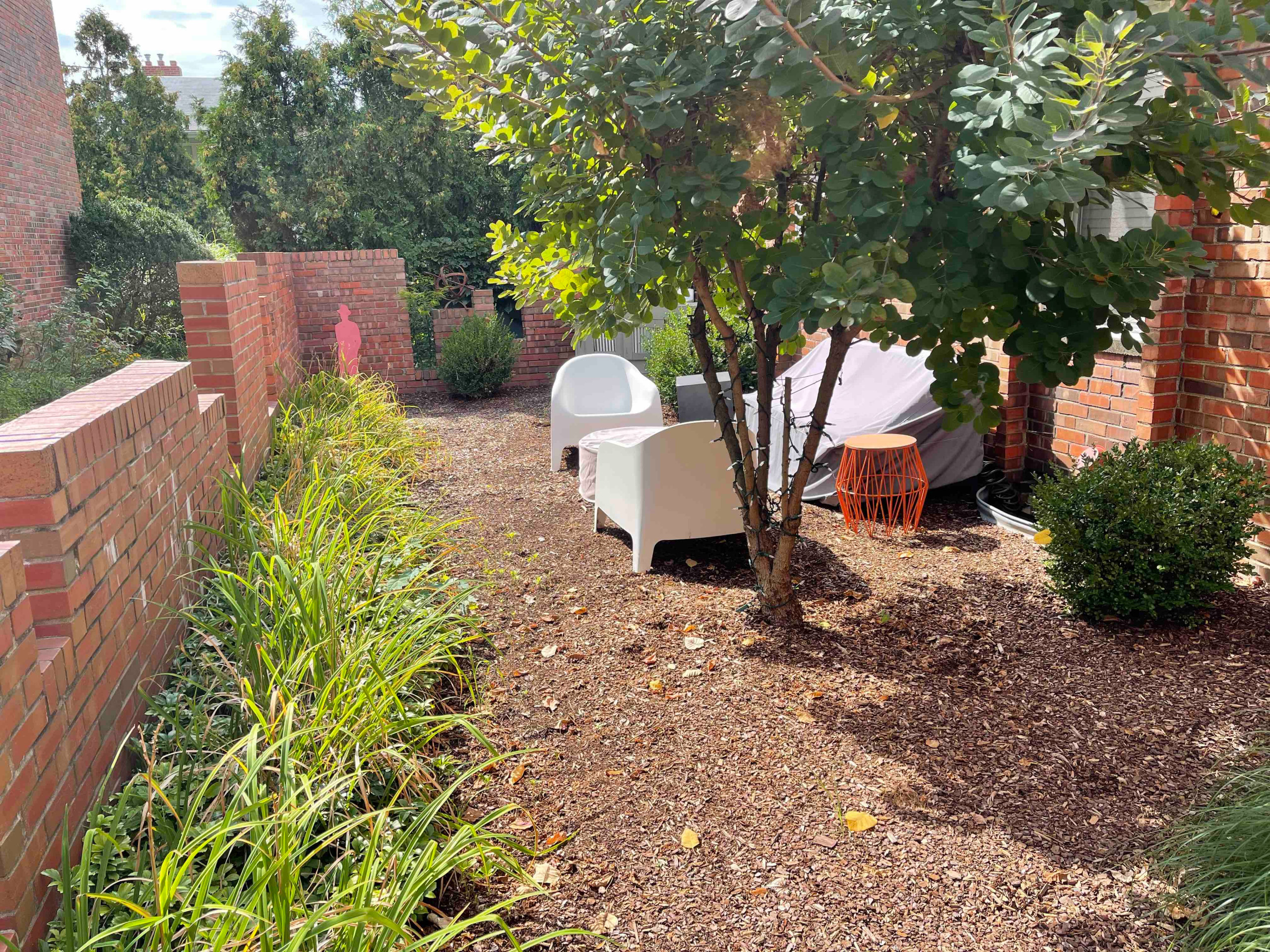 Mid-Century Courtyard Landscape - Detroit, MI